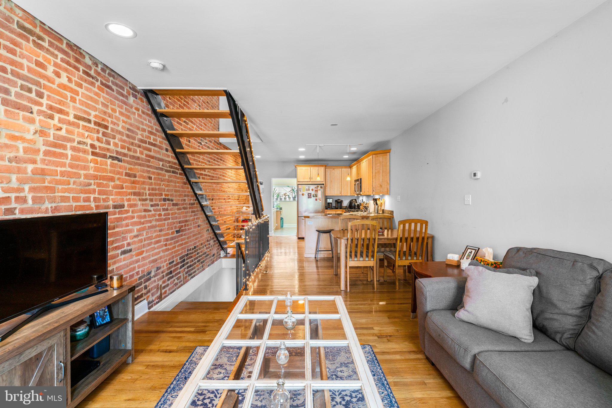 2915 FAIT AVENUE