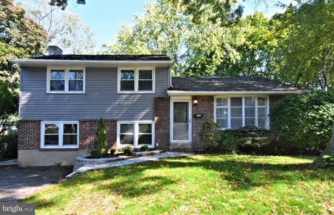 Photo of 609 Mansfield Road, WILLOW GROVE, PA 19090 (MLS # PAMC2196640)