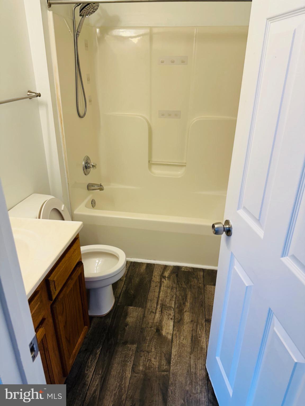 BOSTON COURTS - Residential