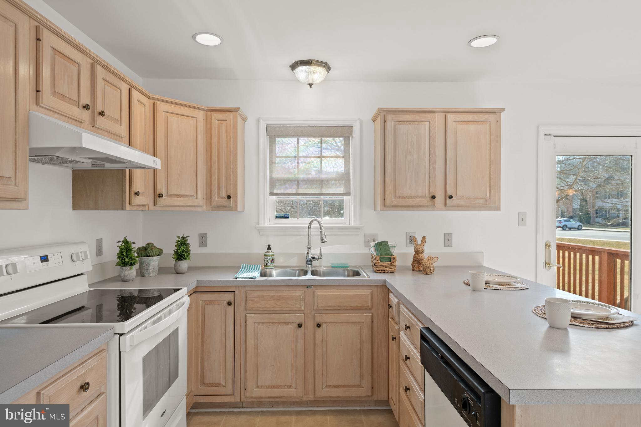 COBBLESTONE COURT - Residential