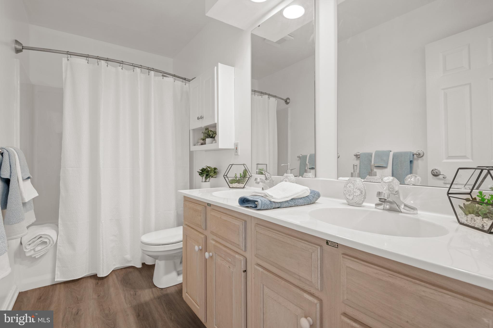 COBBLESTONE COURT - Residential