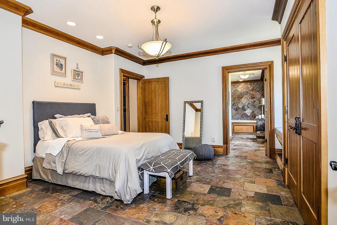 KENTLAND POND - Residential