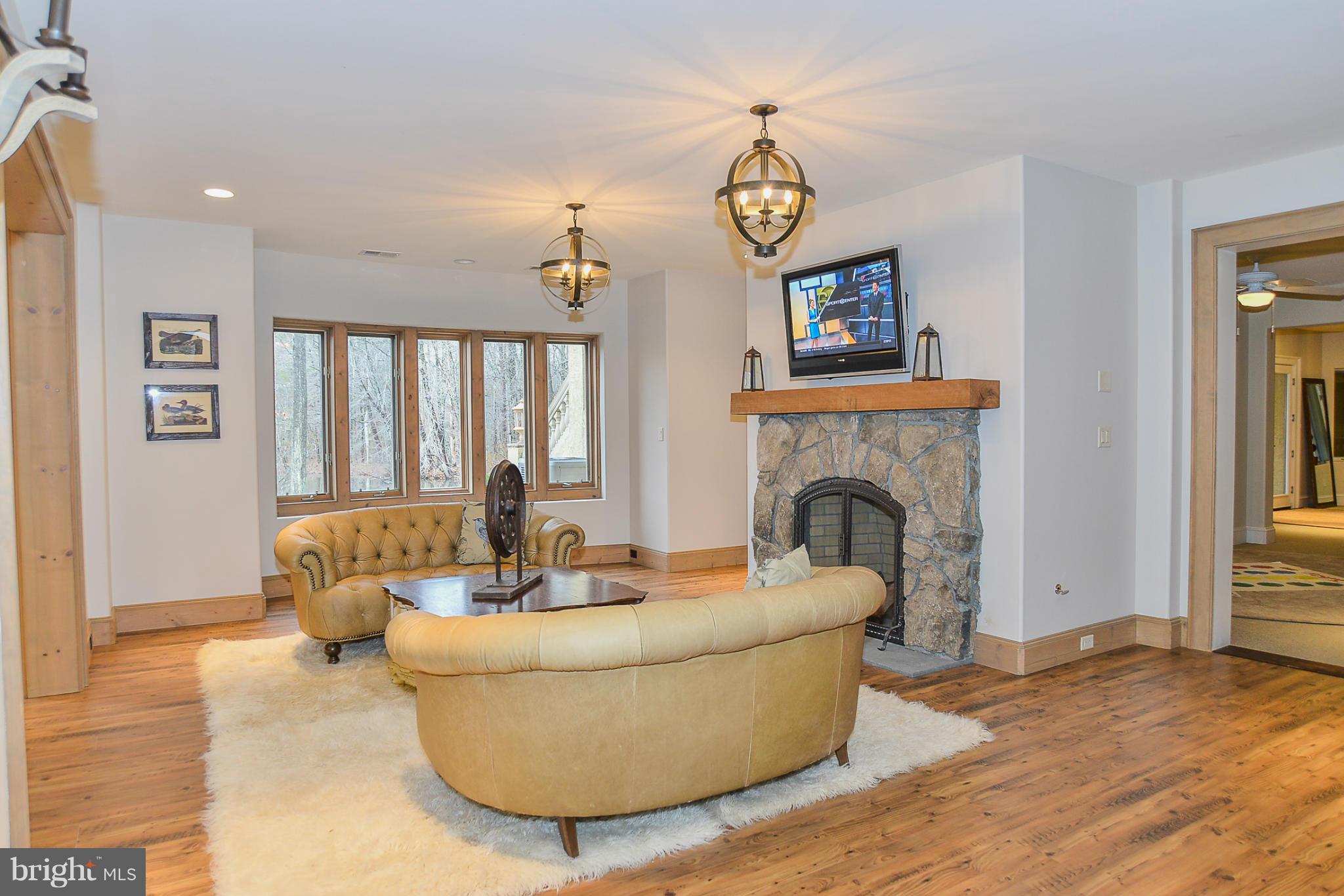 KENTLAND POND - Residential