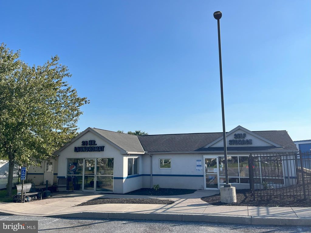 Photo of 865 E Main Street, EPHRATA, PA 17522 (MLS # PALA2058224)