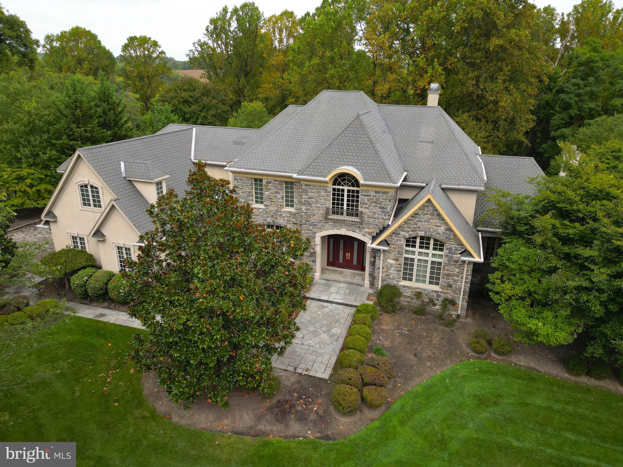 1121 JEFFERSON LANE