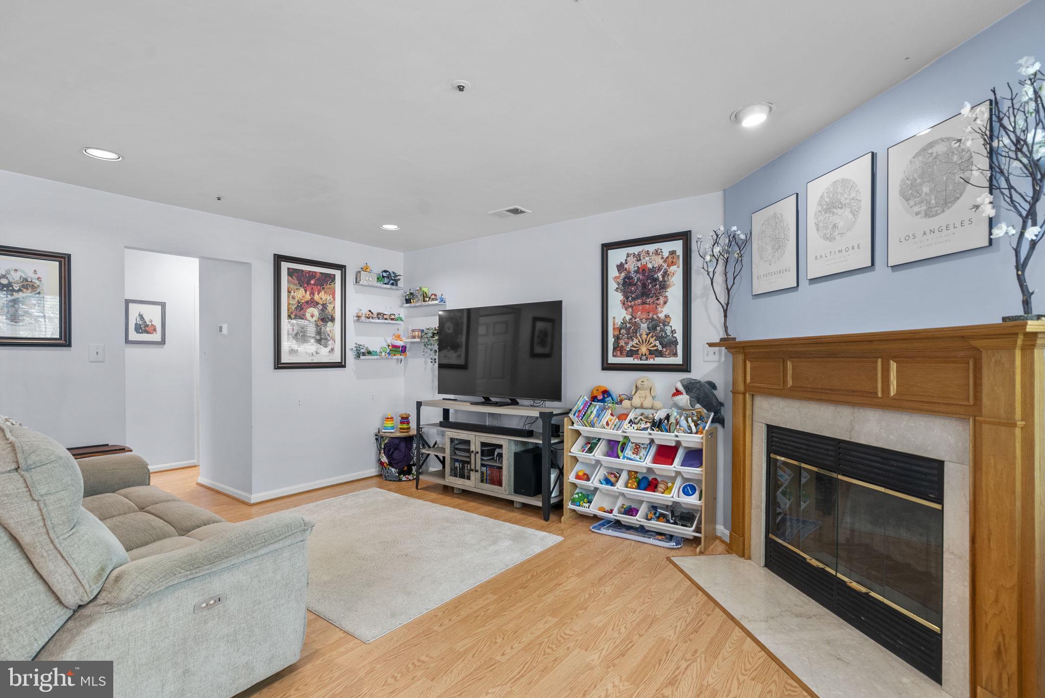 VILL AT MANCHESTER FARMS - Residential