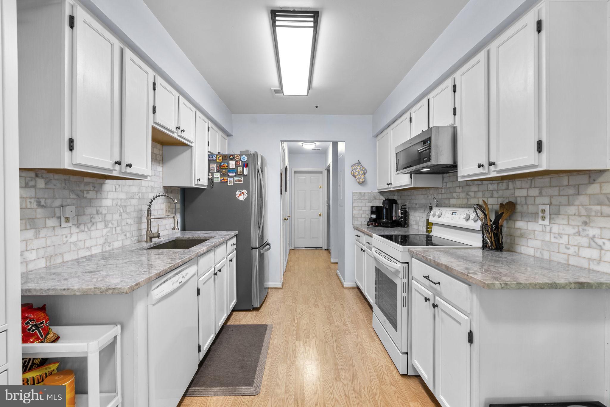 VILL AT MANCHESTER FARMS - Residential