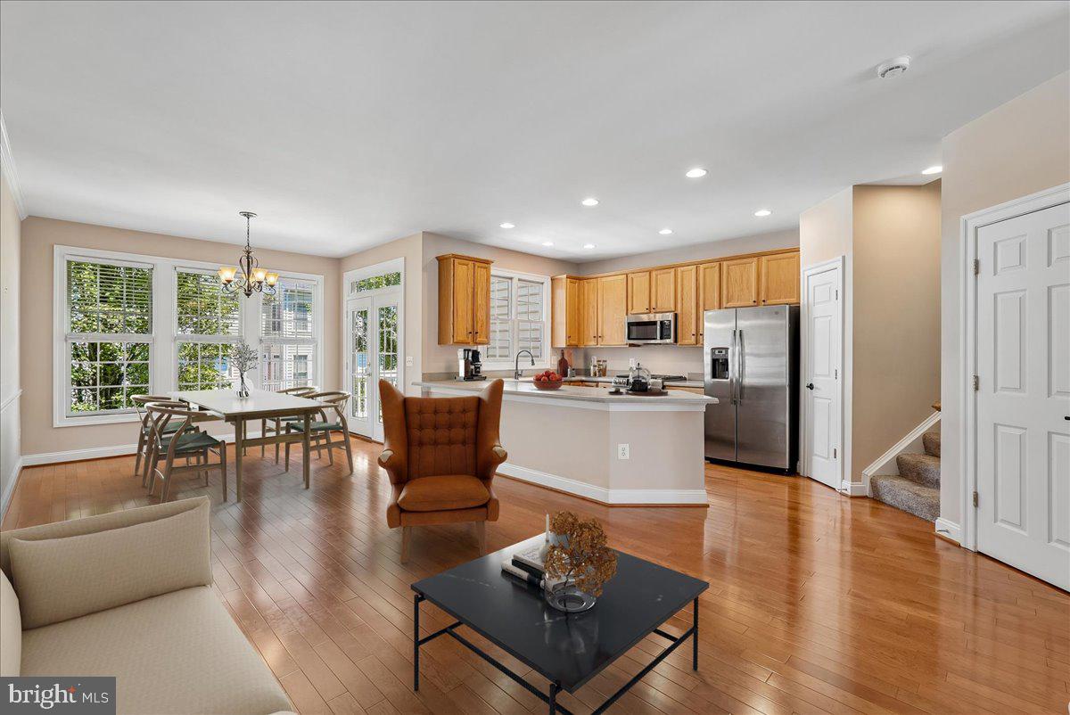 6898 WITTON CIRCLE