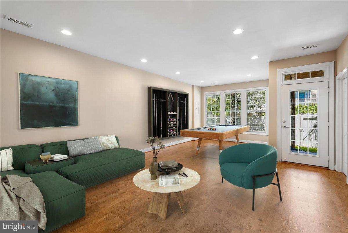 6898 WITTON CIRCLE