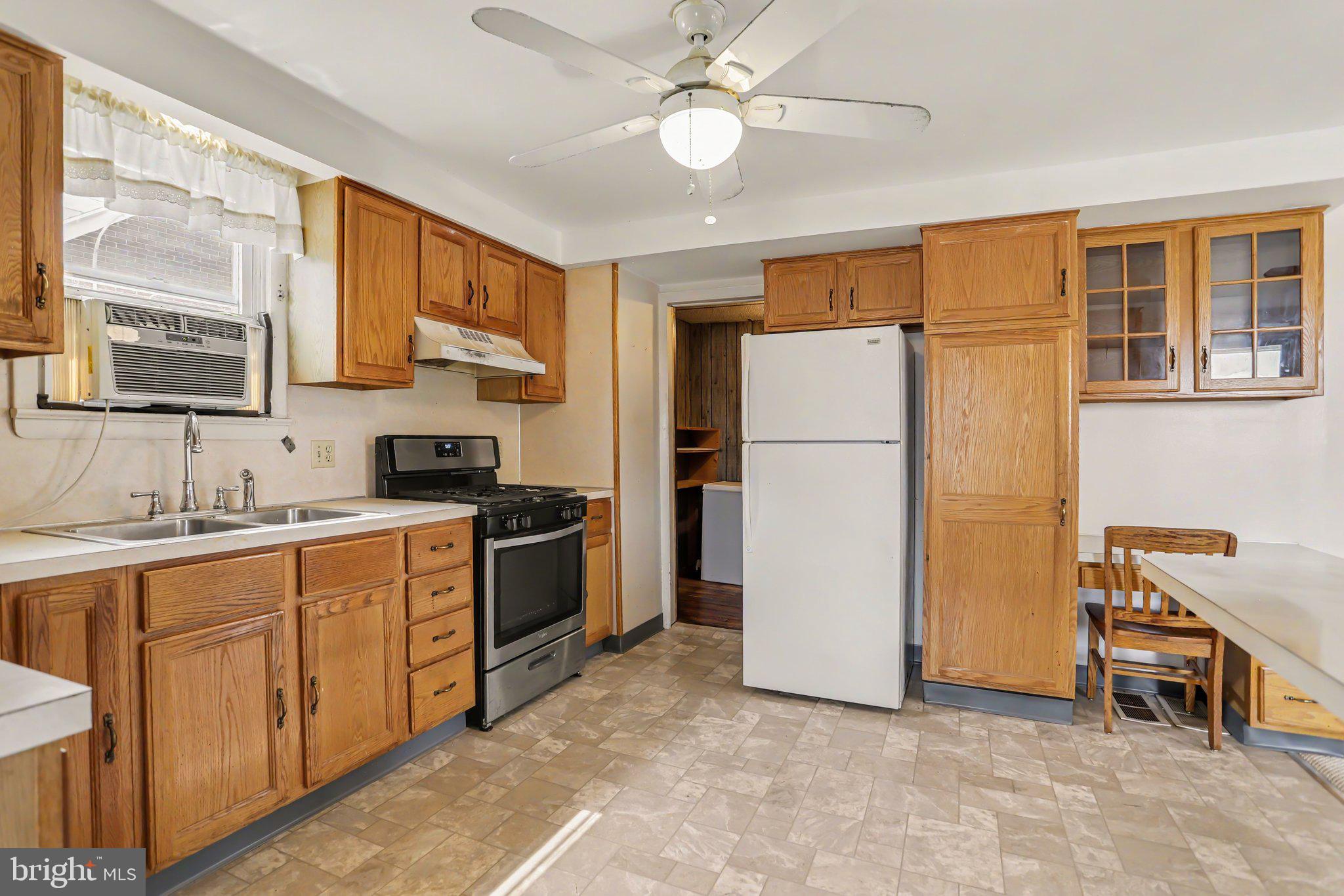 4001 LOCUST LANE