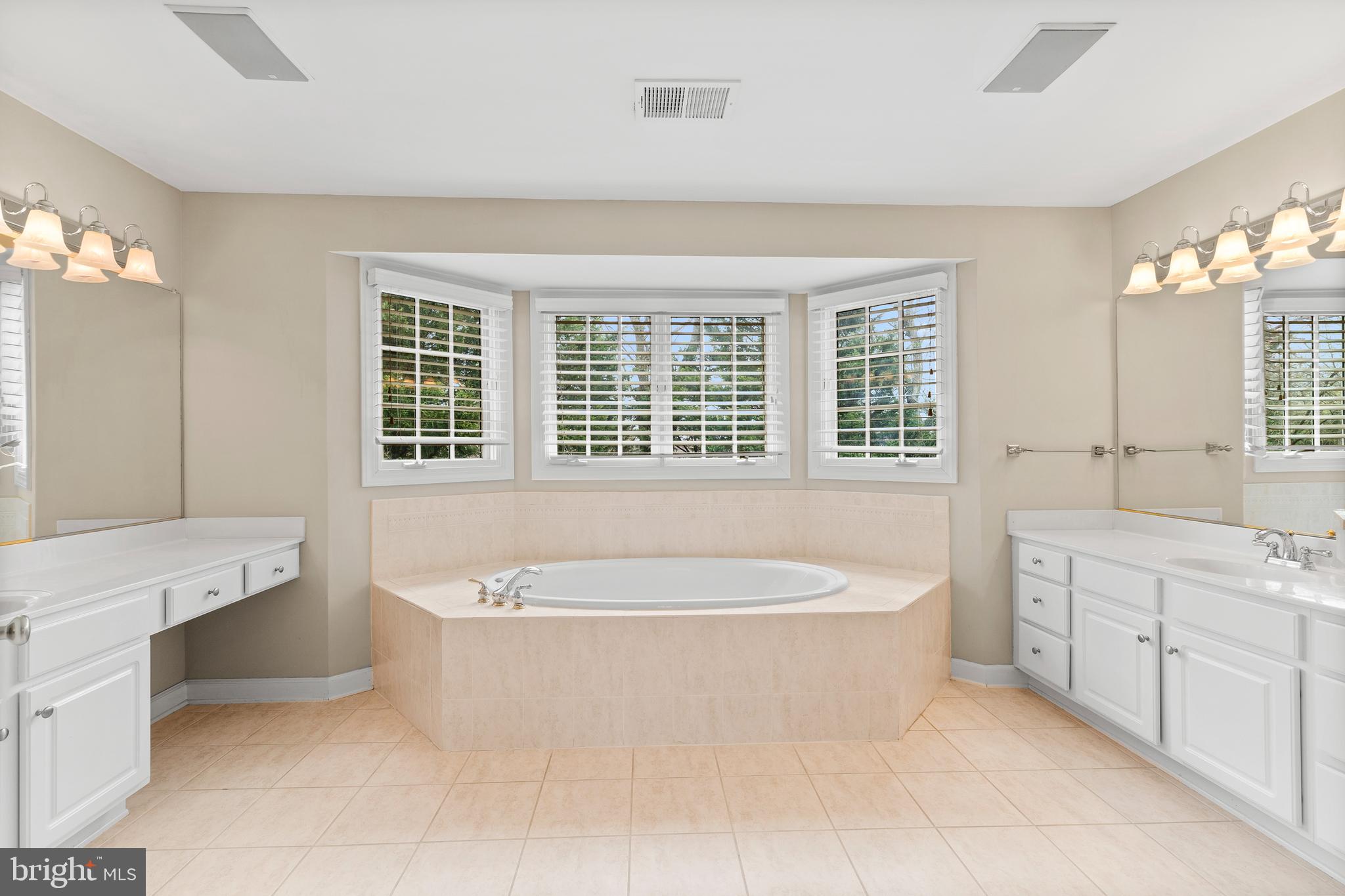 KINGS CLOISTER - Residential Lease