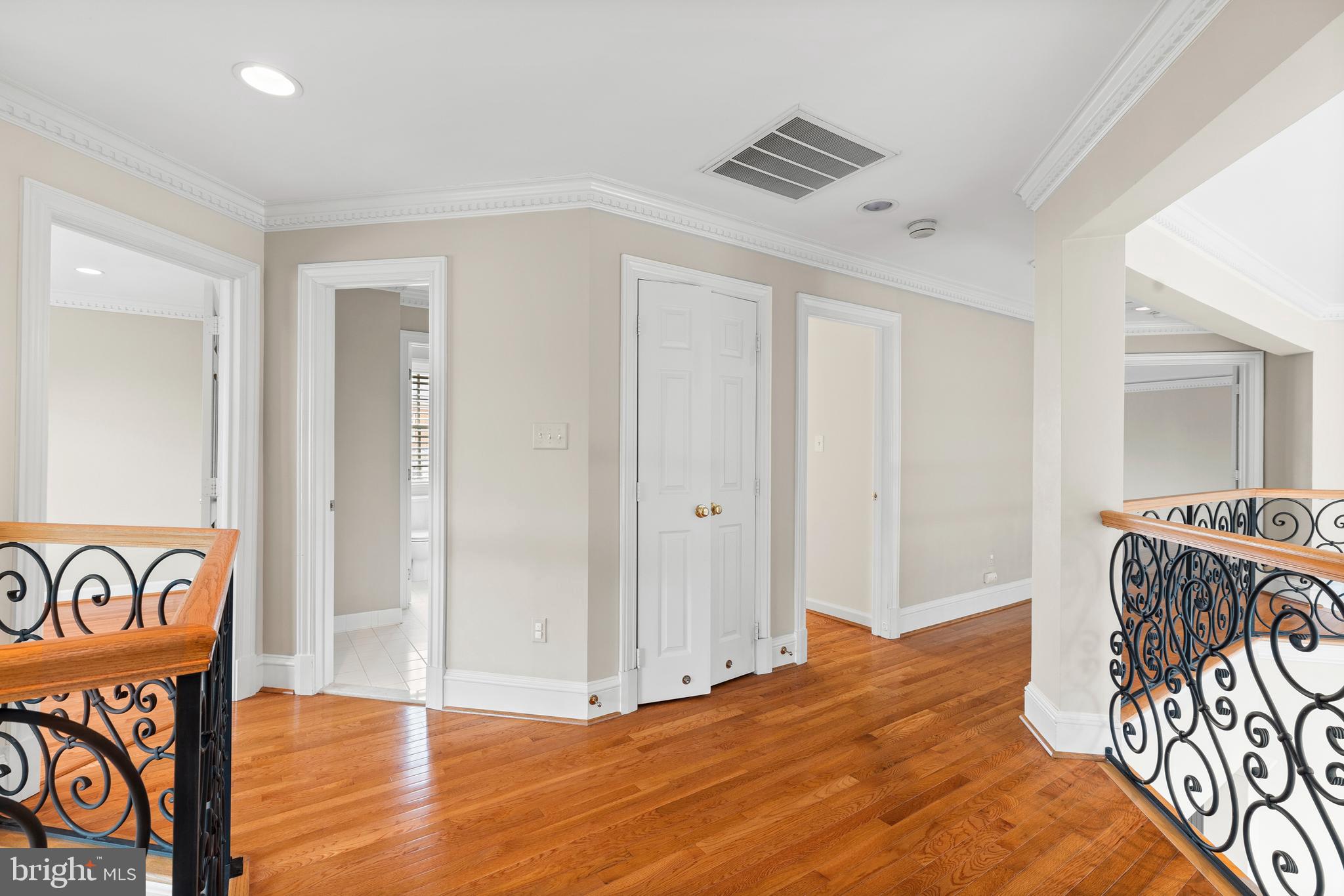 KINGS CLOISTER - Residential Lease