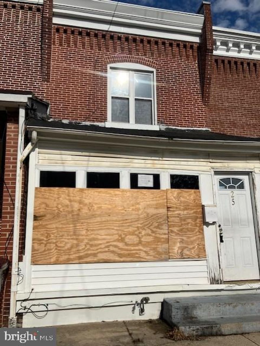 Spacious 3-bedroom 1 bath interior unit townhome located in Browntown. Looking for a new project whether you are a homeowner or investor...well this might be the one. Enter through enclosed front porch which leads to large living area which overlooks the dining room with built in cabinet. Kitchen in situated in the rear of the main floor and features granite counter tops and newer cabinets. Heading upstairs are 3 well sized bedrooms and the full bath. Basement offers tons of storage space. Located near the Wilmington Riverfront, Frawley Stadium, Restaurants, Riverwalk and the Amtrak station. This property is eligible under the First Look Initiative. All Owner Occupant offers will be responded to after 7 days on the market and Investor offers will be responded to after 30 days. However, all offers can be submitted during the First Look period. A viewing release must be signed and returned to listing agent before showing this property. Property to be conveyed in AS IS condition.