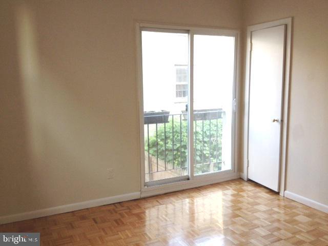 QUEEN VILLAGE - Residential Lease