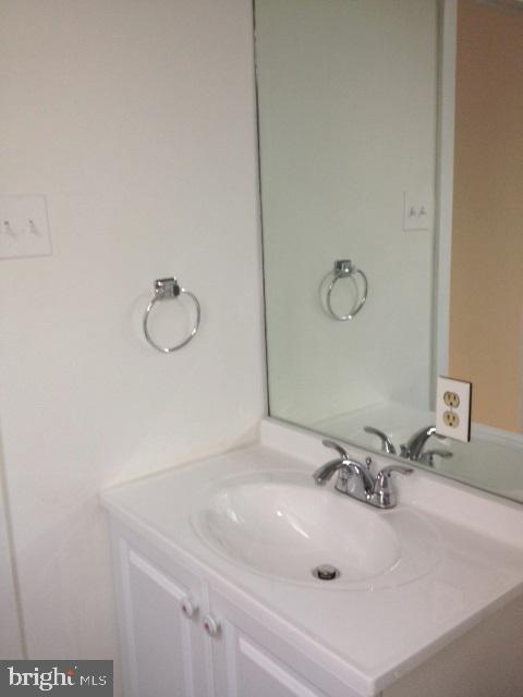 QUEEN VILLAGE - Residential Lease