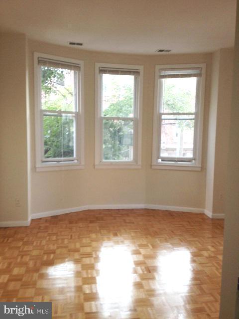 QUEEN VILLAGE - Residential Lease