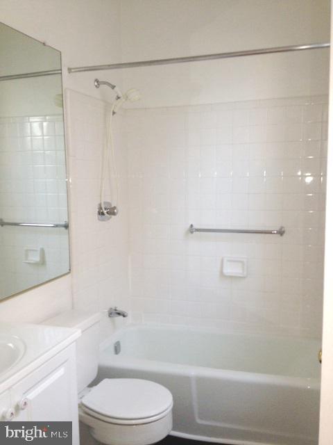 QUEEN VILLAGE - Residential Lease