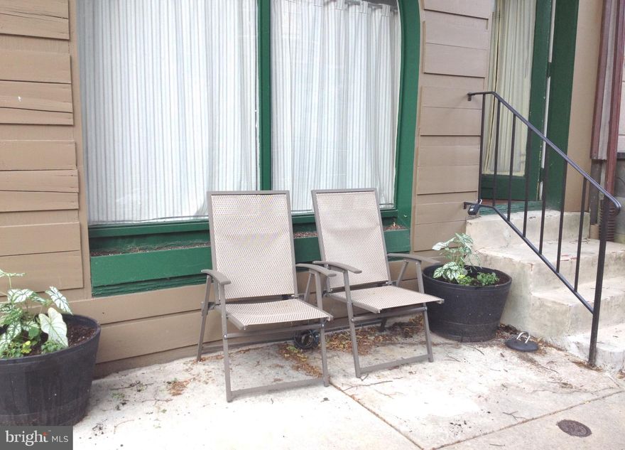 Available 7/1/24! Cozy and charming 1 bedroom, 1 bath apartment on the second floor of a handsome corner townhome in the heart of Queen Village. Features include beautiful wood flooring, tons of windows from 3 exposures allowing immense natural light, modern granite & stainless steel galley style kitchen, separate breakfast nook, and Juliet balcony off the bedroom. Walkable to bars, cafes, shops, restaurants, transportation, parks, Penns Landing, South Street, Headhouse Square and more! Photos are from previous listing.