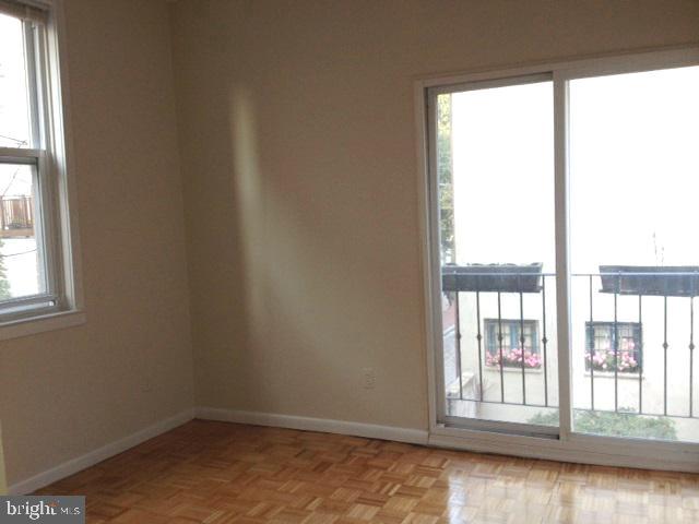 QUEEN VILLAGE - Residential Lease