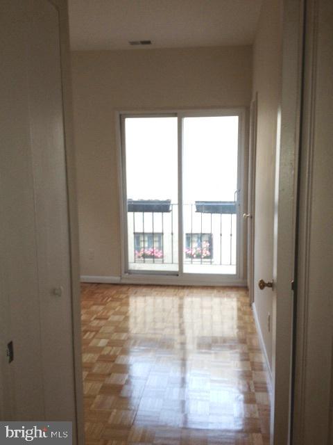 QUEEN VILLAGE - Residential Lease