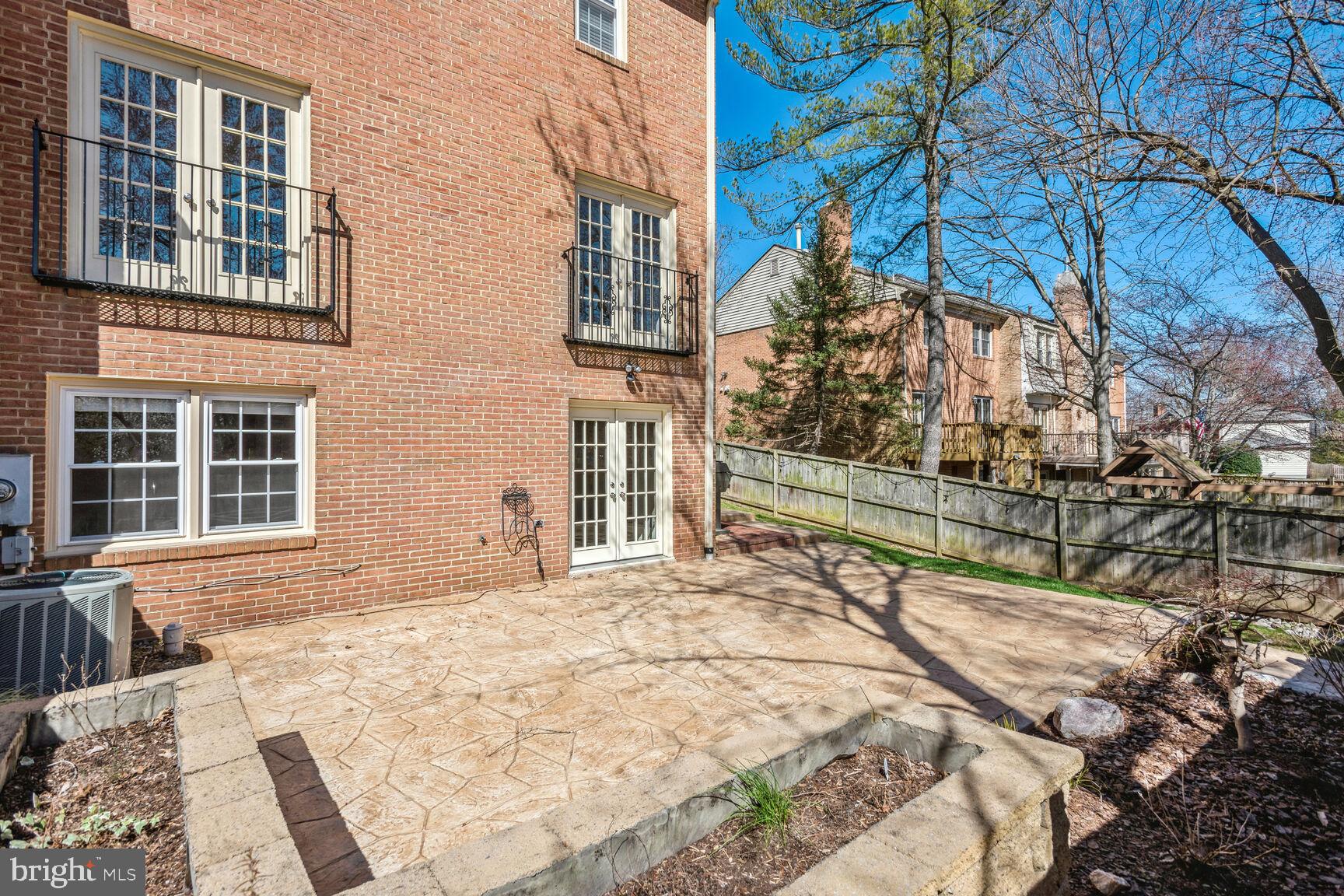 COUNCIL SQUARE - Residential Lease