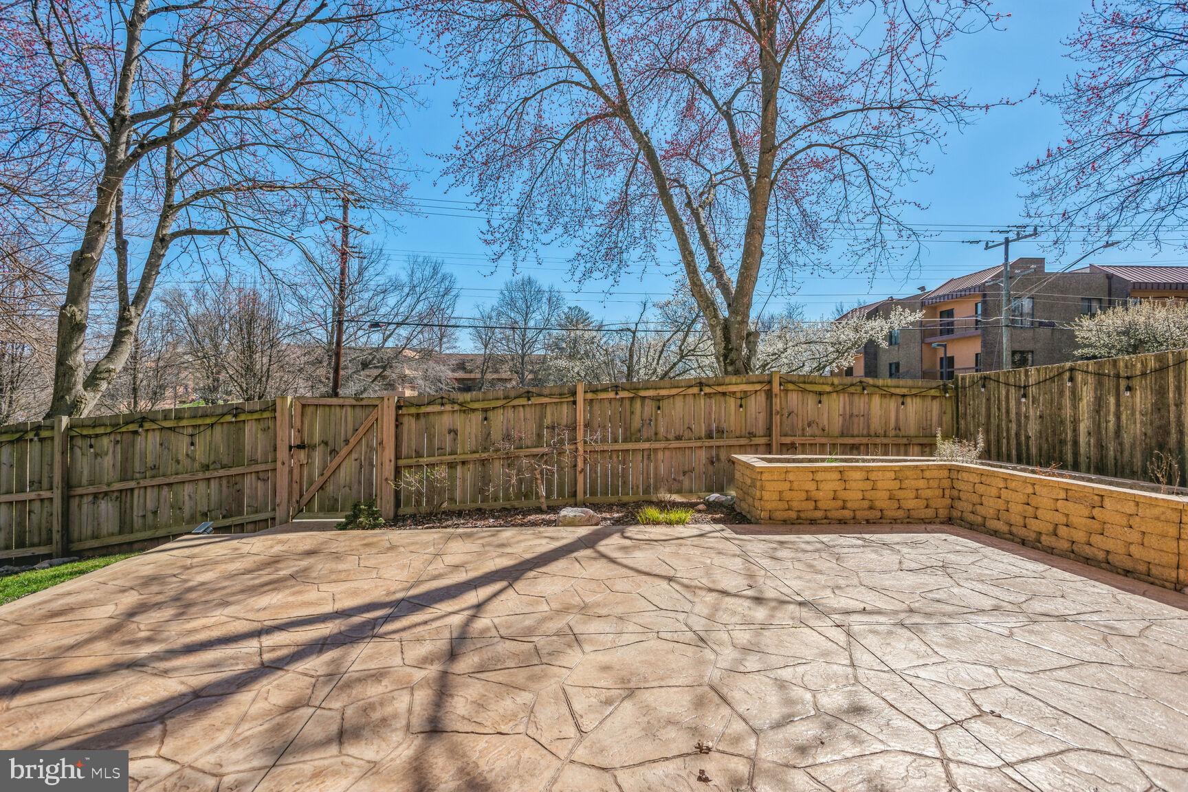 COUNCIL SQUARE - Residential Lease