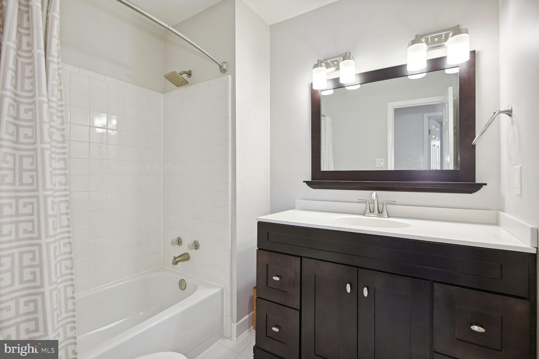 COUNCIL SQUARE - Residential Lease