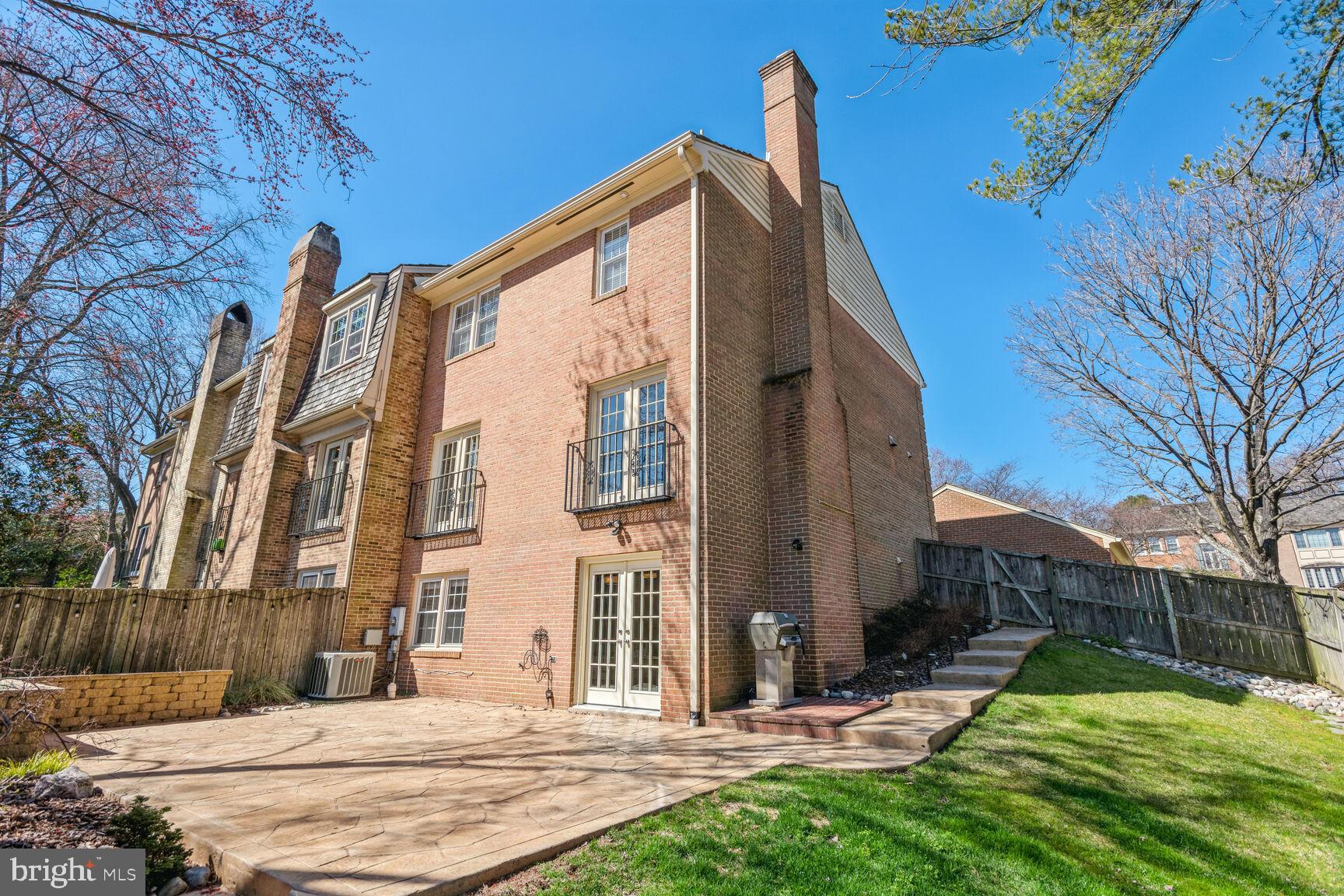 COUNCIL SQUARE - Residential Lease