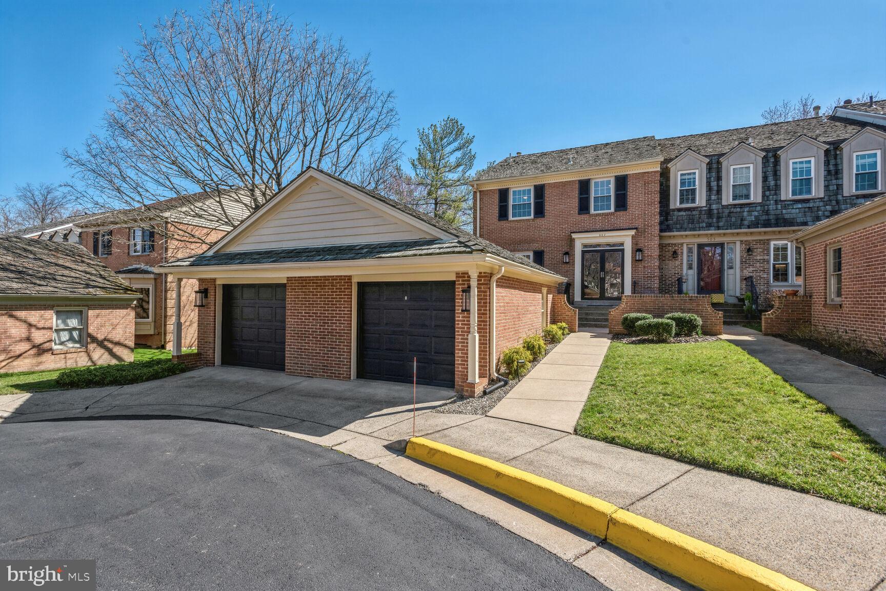 COUNCIL SQUARE - Residential Lease