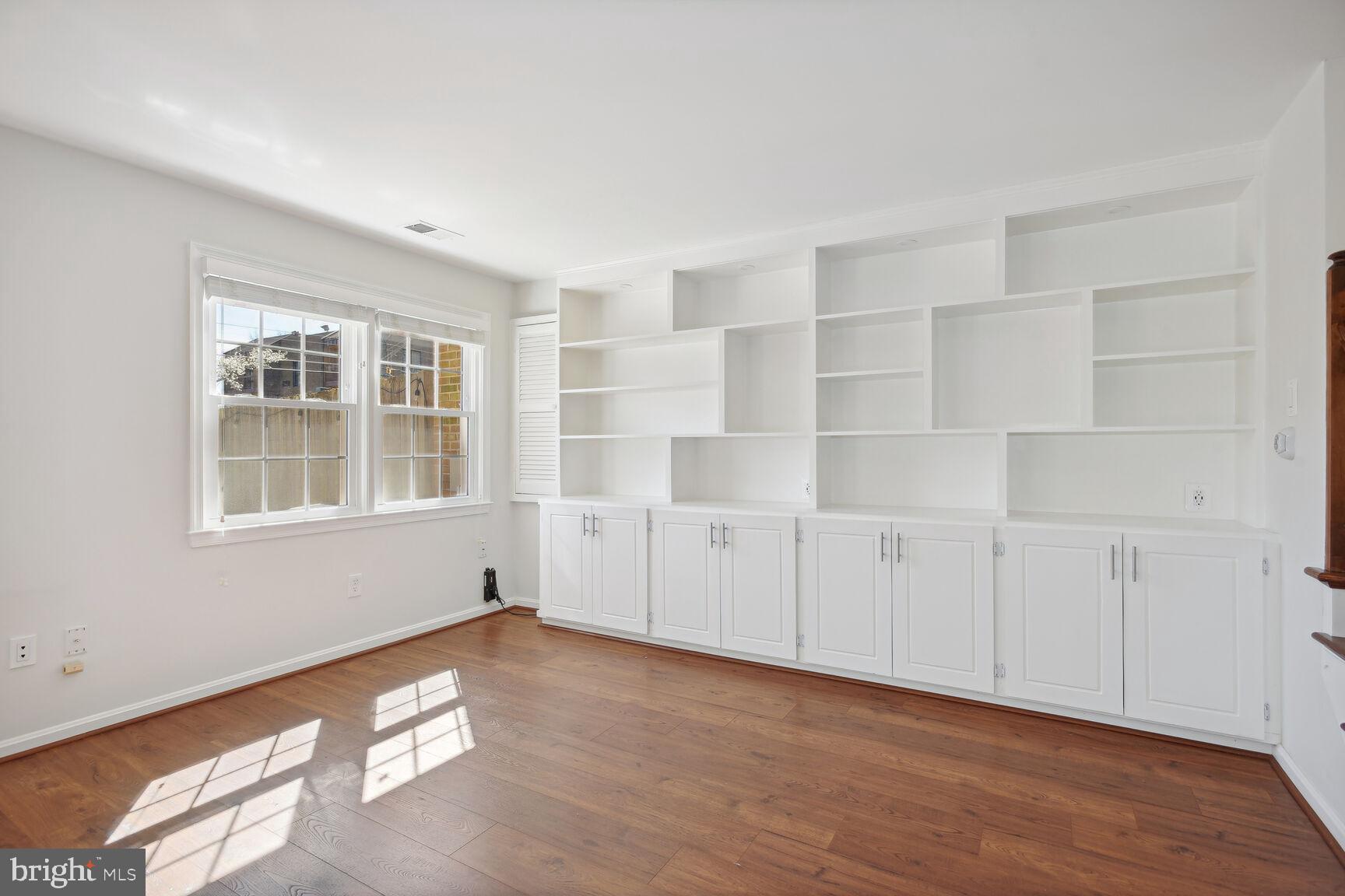 COUNCIL SQUARE - Residential Lease