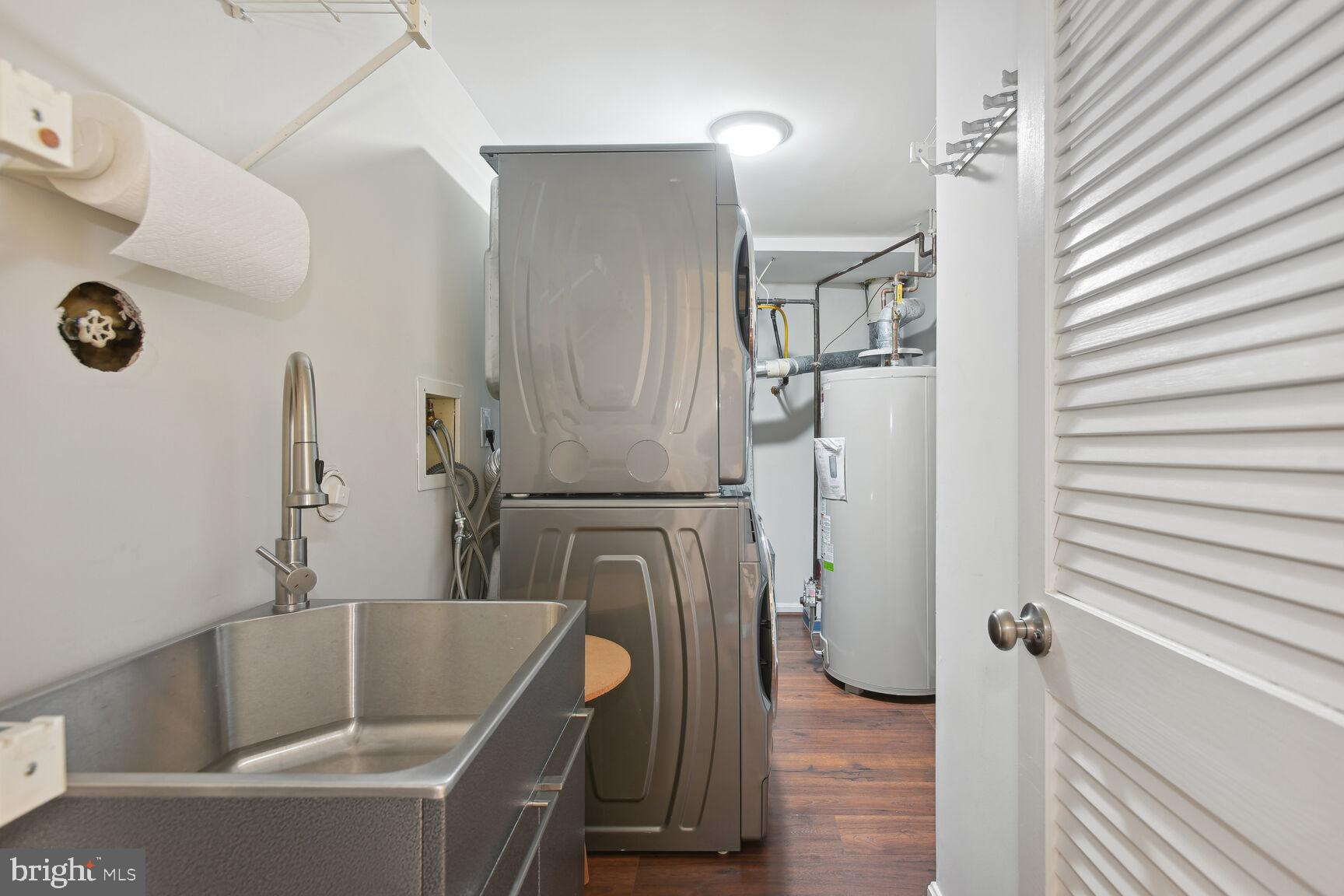 COUNCIL SQUARE - Residential Lease