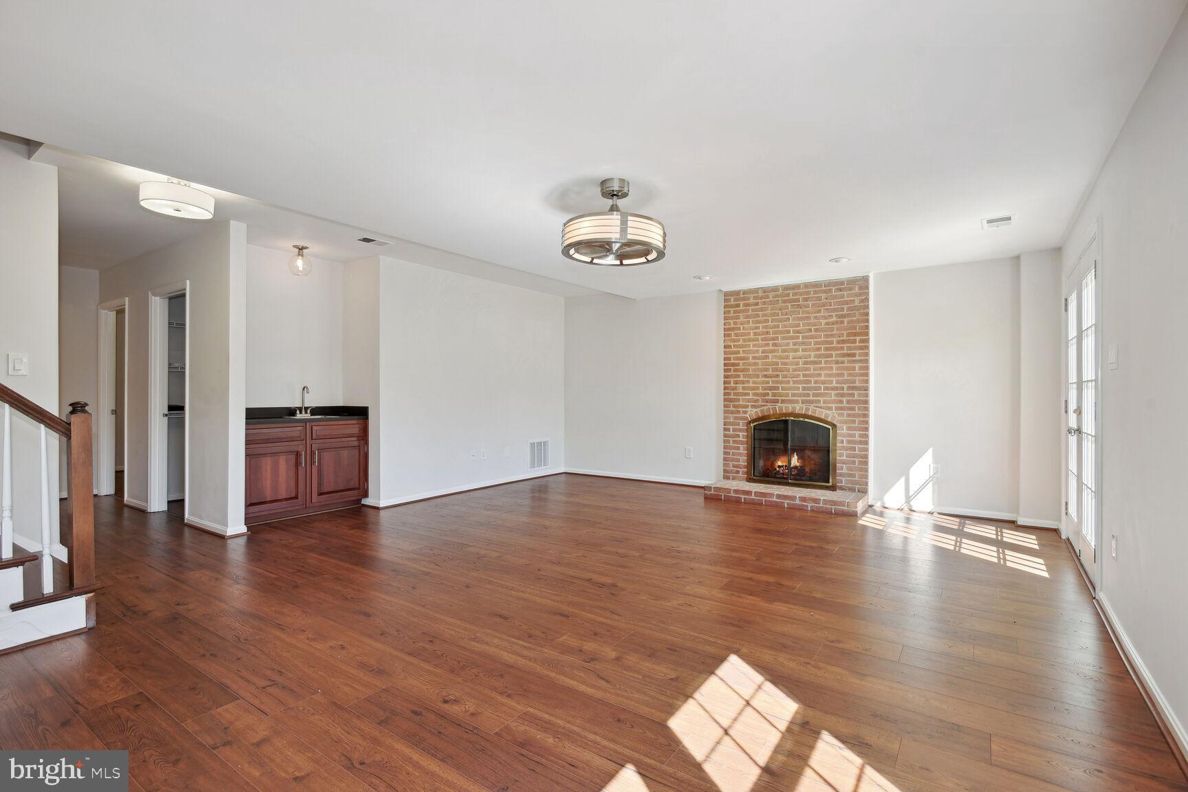 COUNCIL SQUARE - Residential Lease