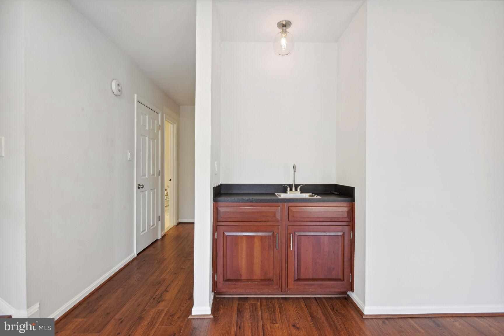 COUNCIL SQUARE - Residential Lease