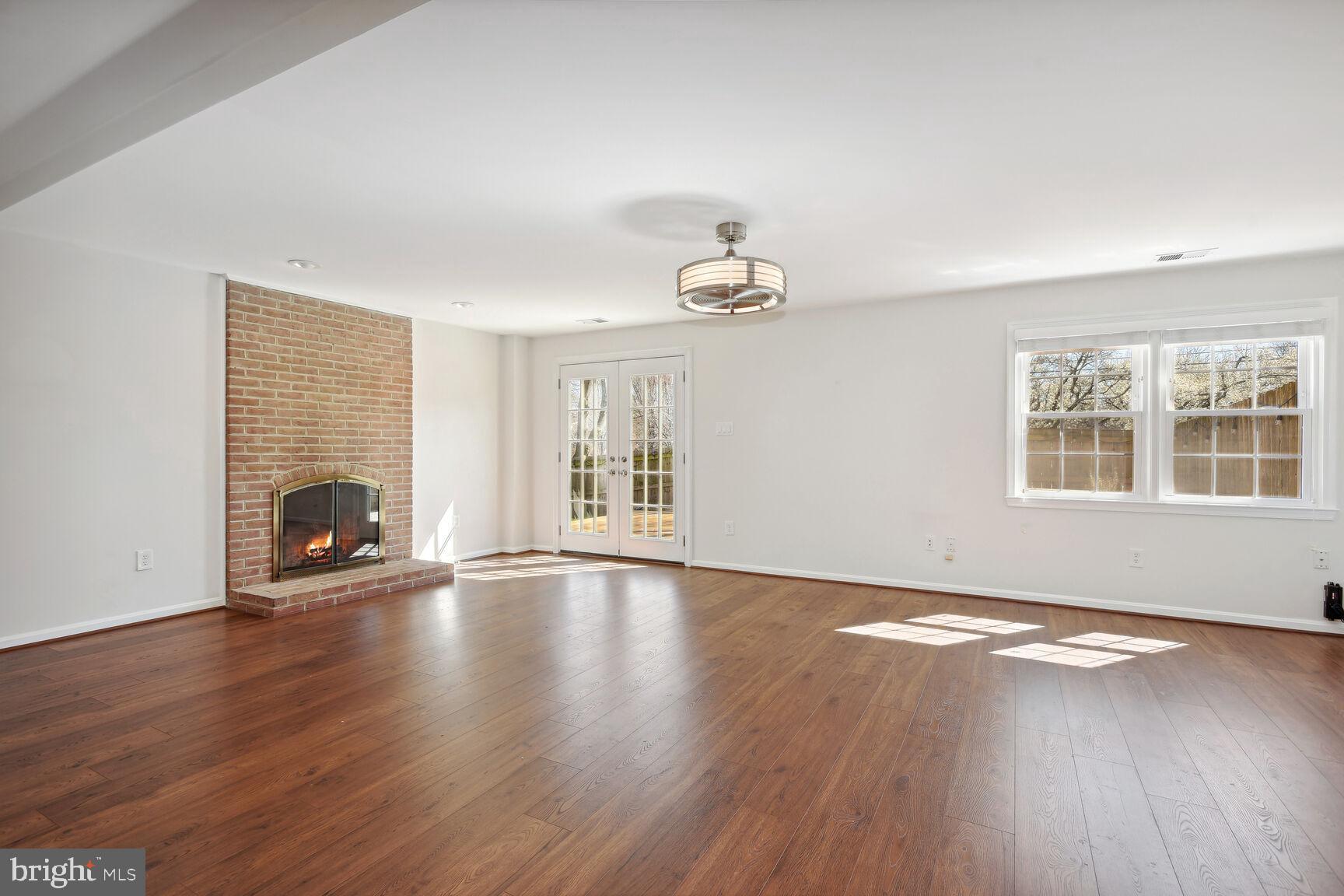 COUNCIL SQUARE - Residential Lease