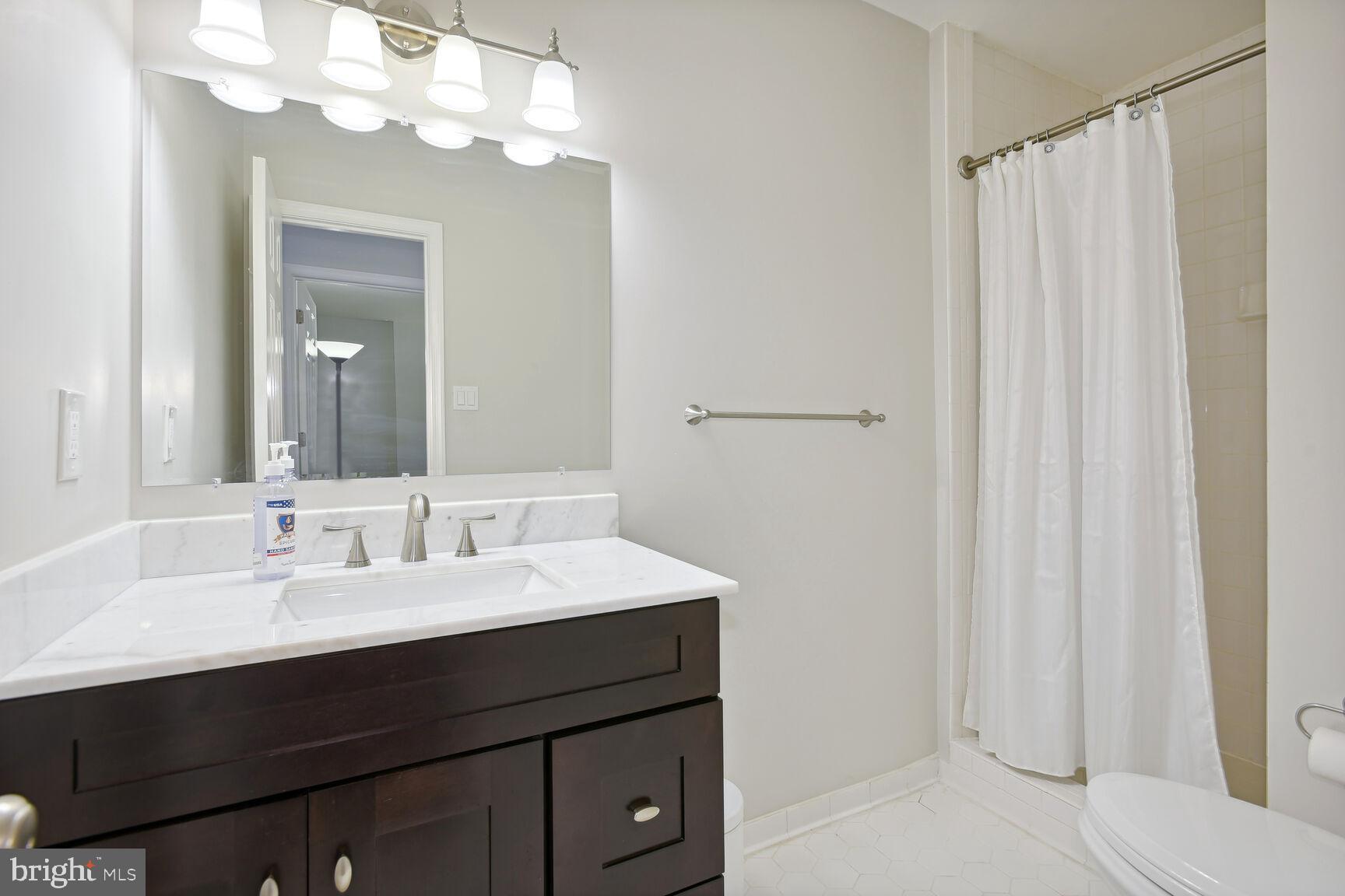 COUNCIL SQUARE - Residential Lease