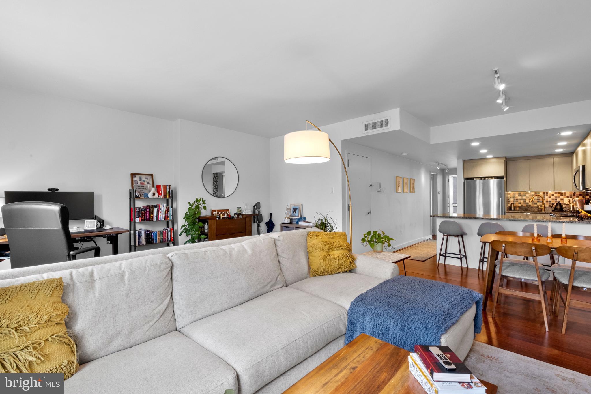 SOCIETY HILL - Residential