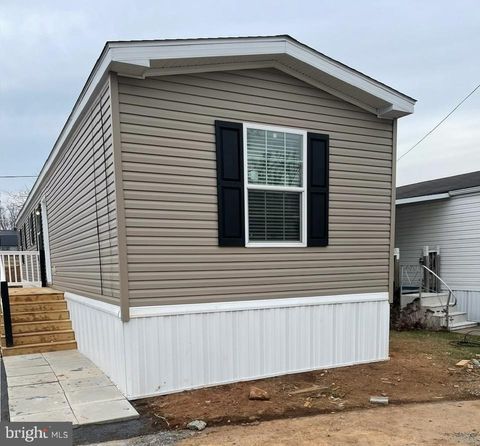 Homes For Sale - 19 Conestoga Manor<br/> Lancaster County, LEOLA, PA 17540