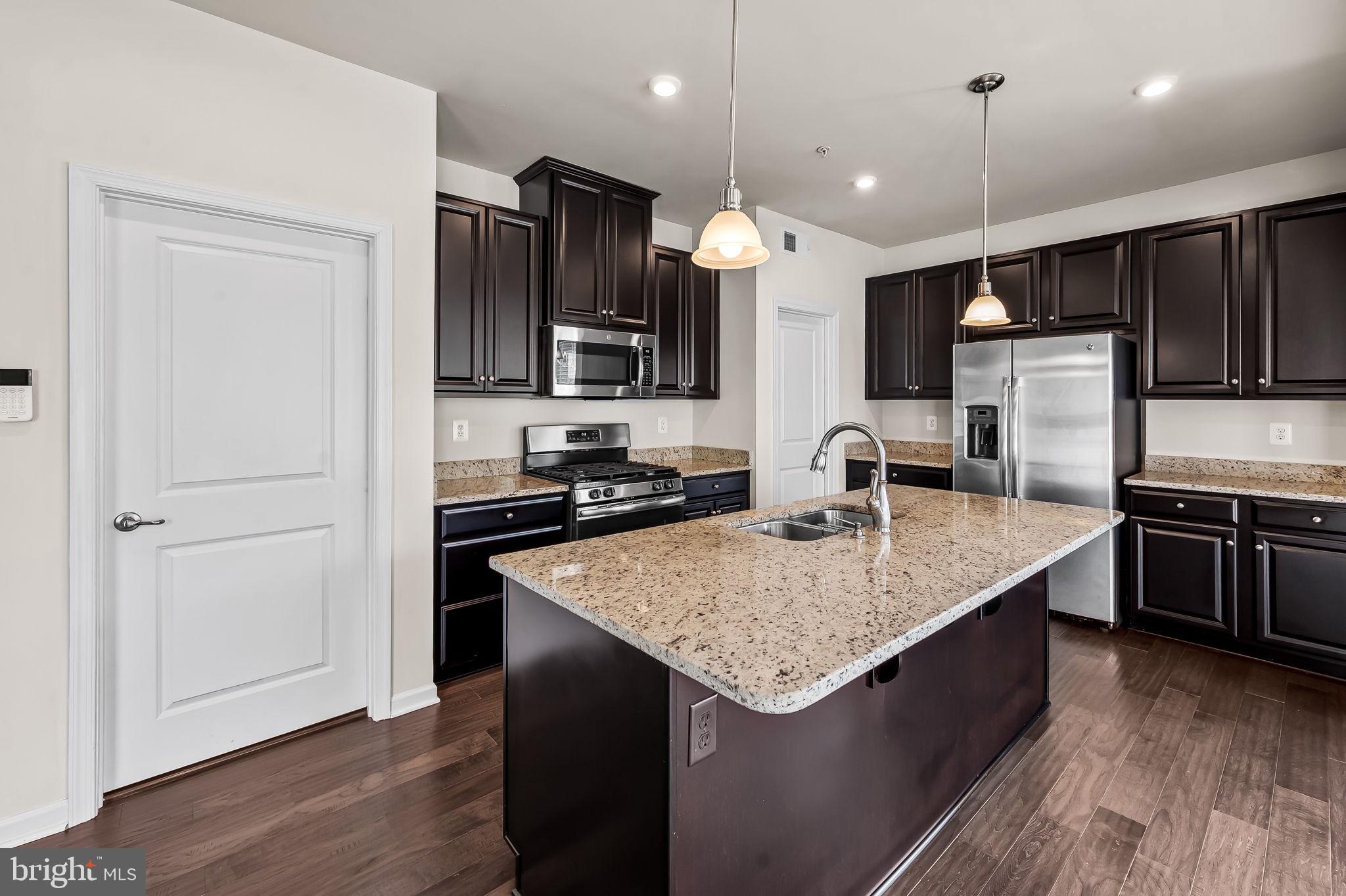 HAWKINS MANOR - Residential