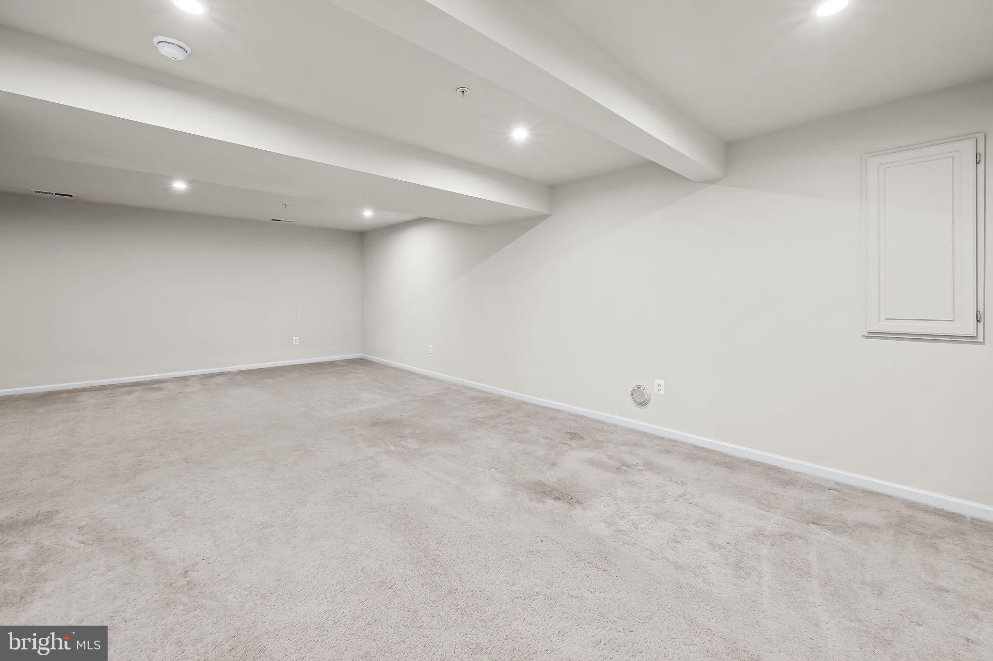 HAWKINS MANOR - Residential