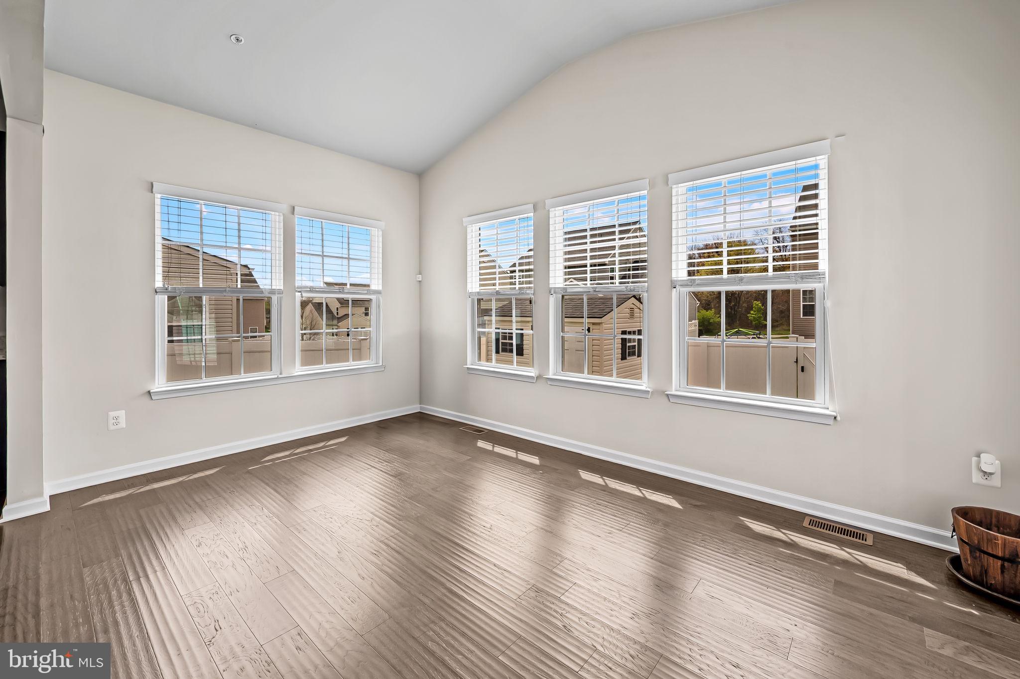 HAWKINS MANOR - Residential