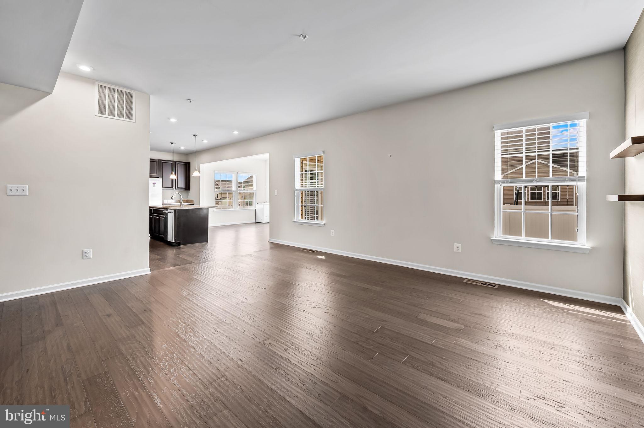 HAWKINS MANOR - Residential