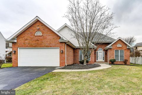 Photo of 1015 Huntington Lane, Elizabethtown, PA 17022 (MLS # PALA2046454)