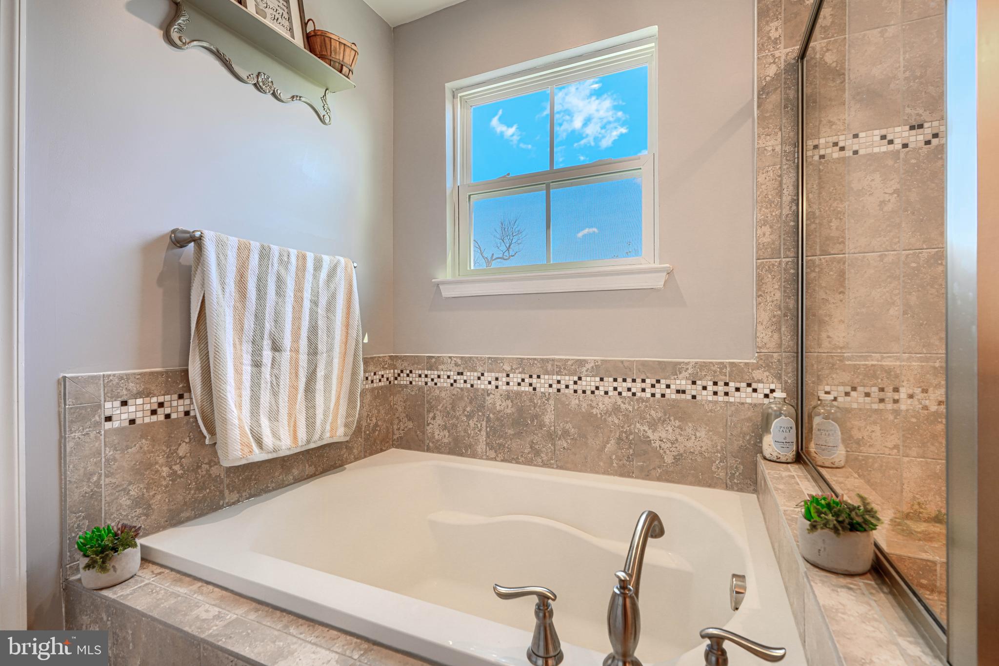 SCENIC MANOR - Residential