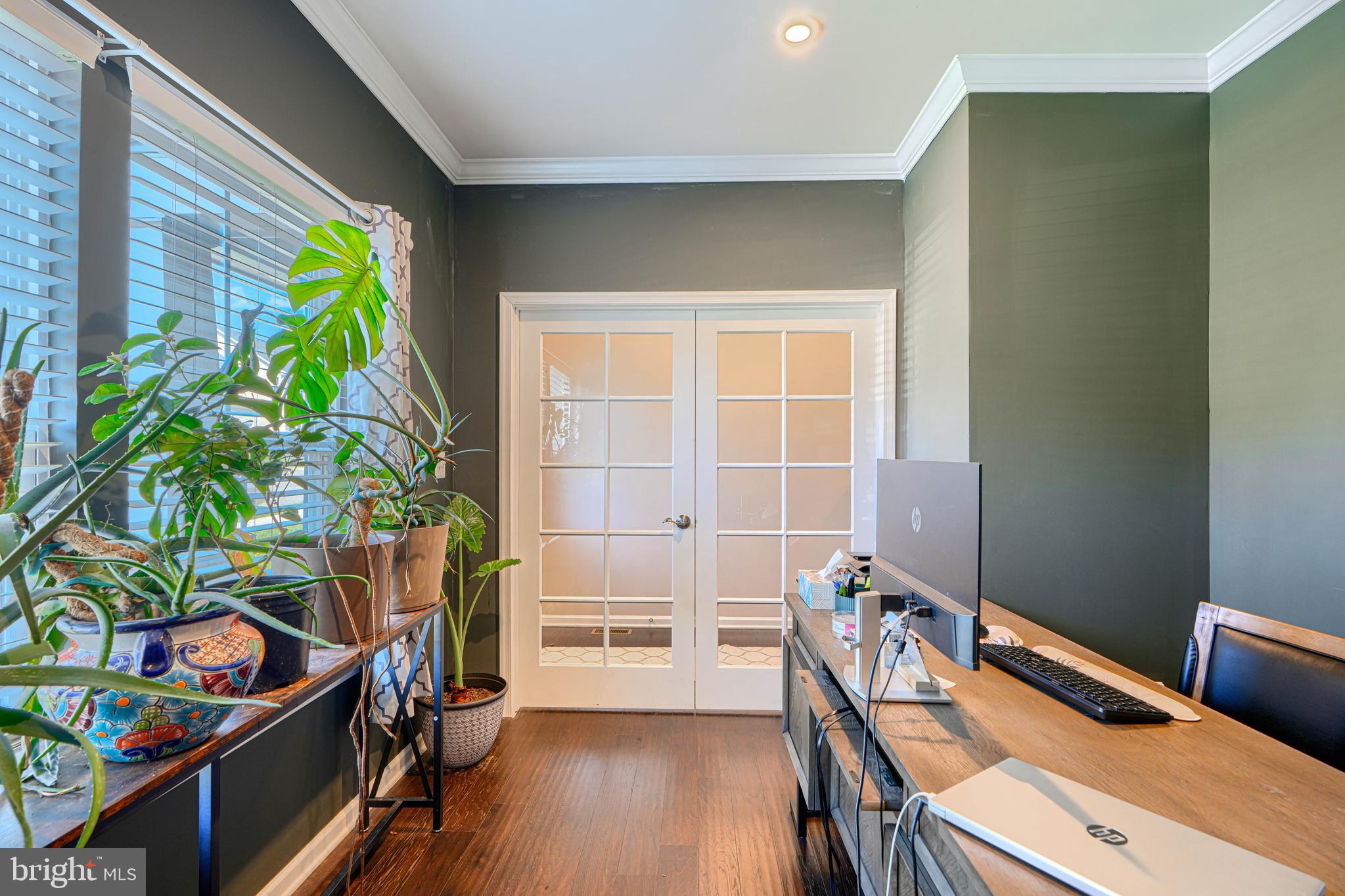 SCENIC MANOR - Residential