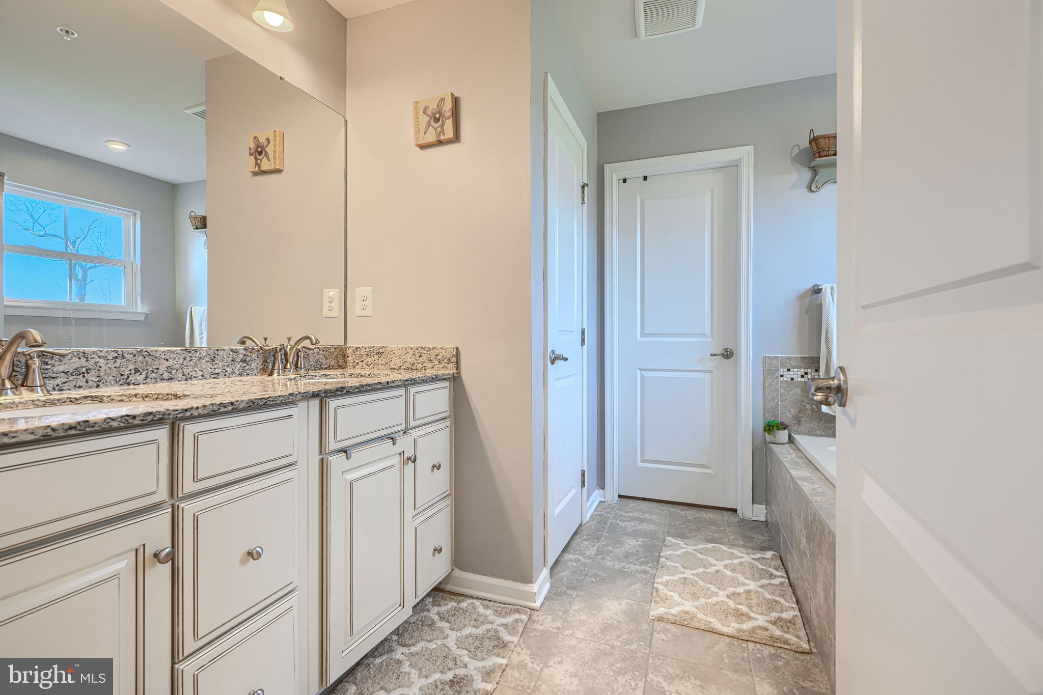 SCENIC MANOR - Residential