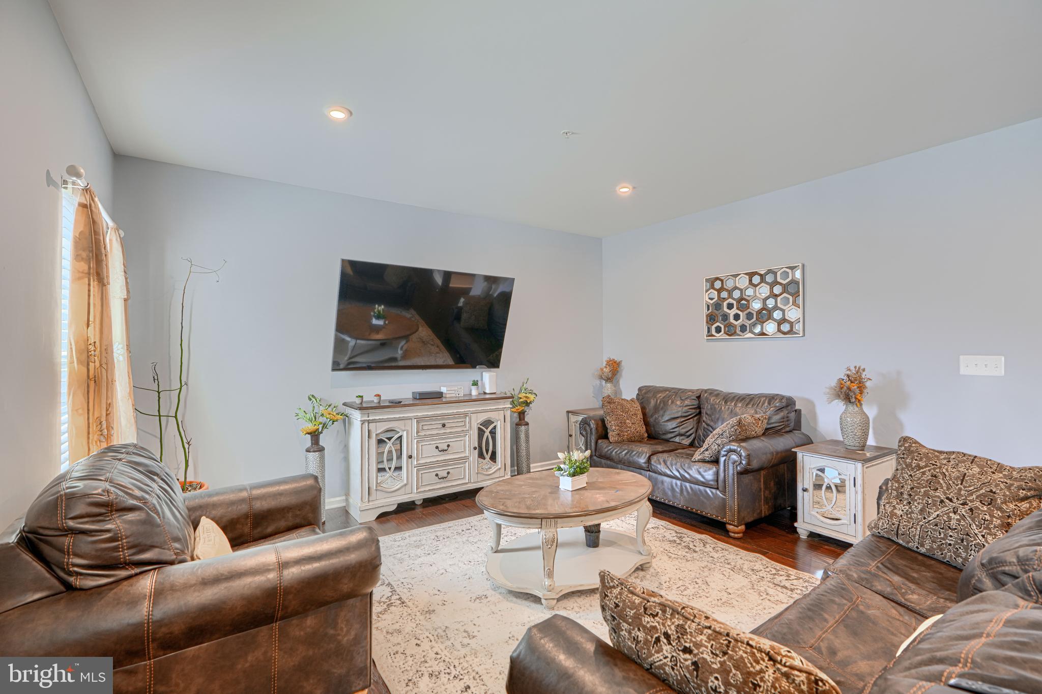 SCENIC MANOR - Residential