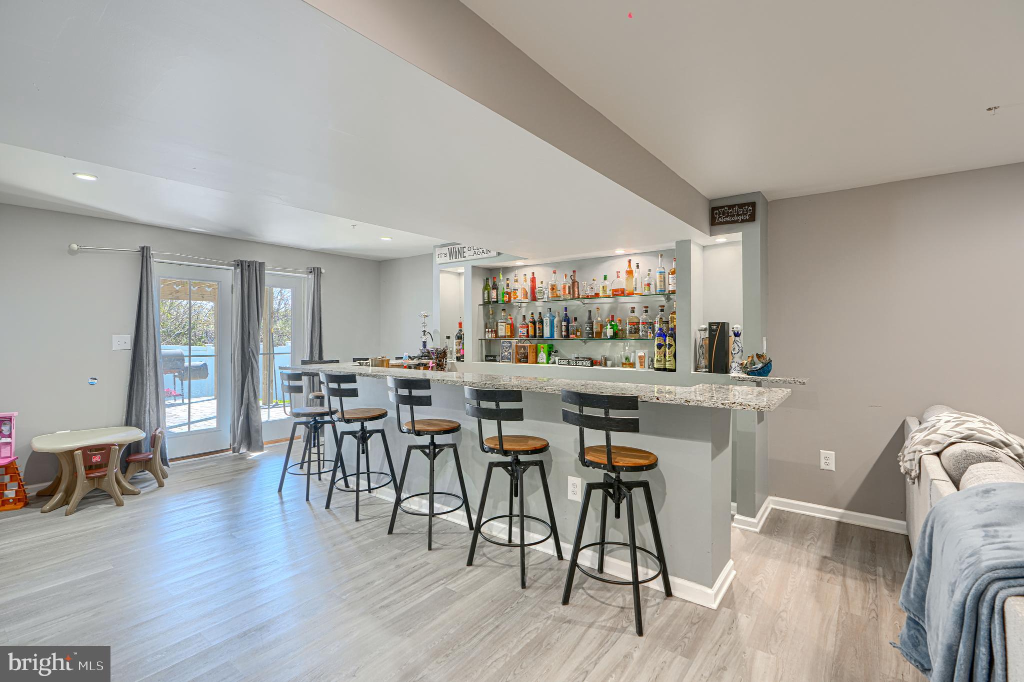 SCENIC MANOR - Residential