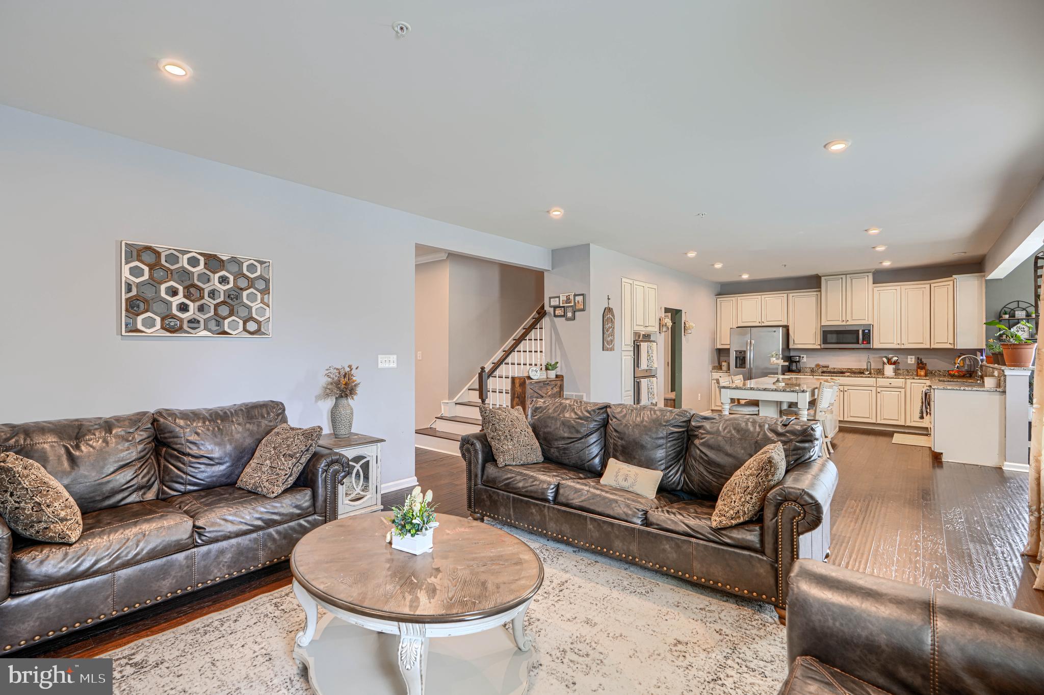 SCENIC MANOR - Residential