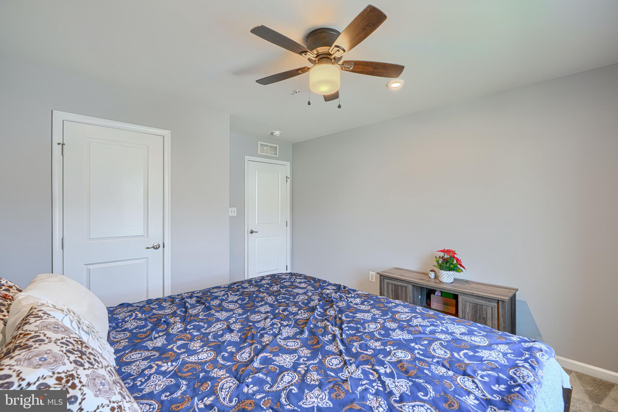 SCENIC MANOR - Residential