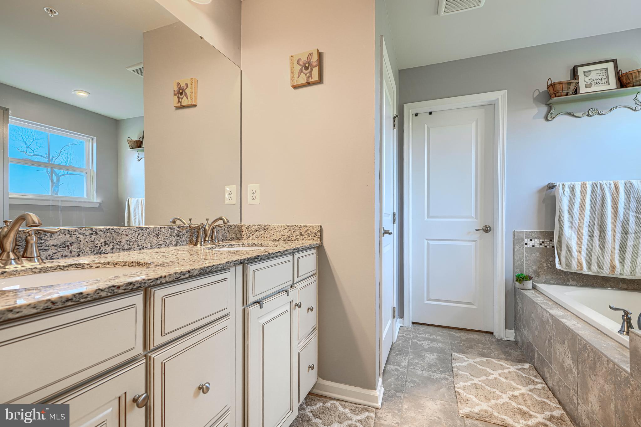 SCENIC MANOR - Residential